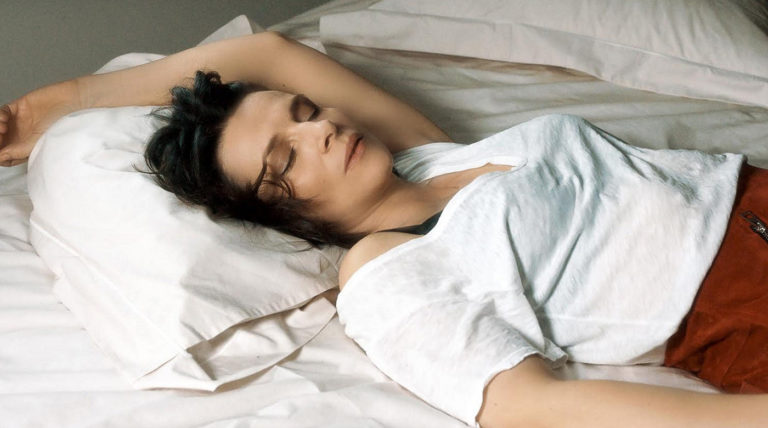 Cannes 2017 : Un beau soleil intérieur, la valse des sentiments selon Claire Denis