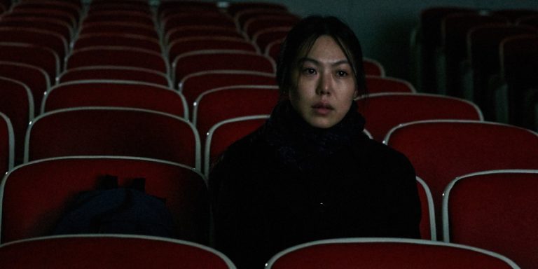Seule sur la plage la nuit, de Hong SangSoo : le fruit de la passion