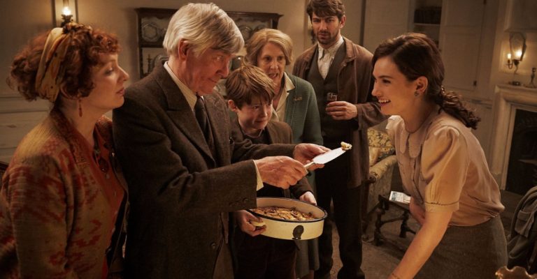 Le Cercle littéraire de Guernesey : l&rsquo;adaptation du célèbre roman au cinéma