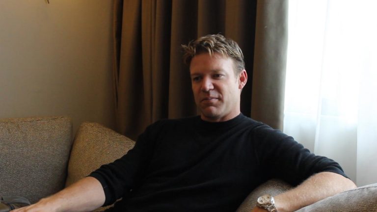Interview exclusive : Matt Passmore, à Paris pour « NOX » de Keyvan Sheikhalishahi