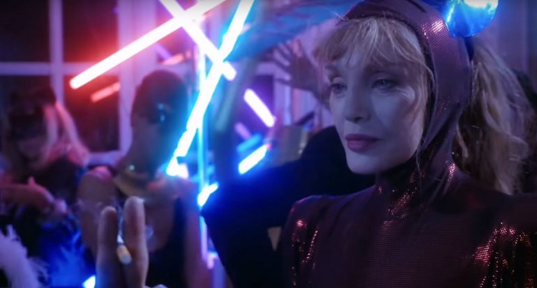 Alien Crystal Palace : le nouvel OVNI d&rsquo;Arielle Dombasle, enfin en DVD/Blu-Ray