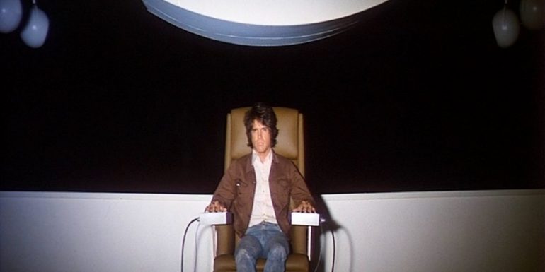 À cause d’un assassinat (1974) : La mécanique de l’ombre