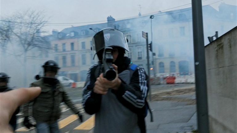 Un pays qui se tient sage : un documentaire de David Dufresne qui questionne et retourne