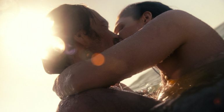 À cœur battant : Quand Keren Ben Rafael raconte l’amour qui s’échappe par les écrans