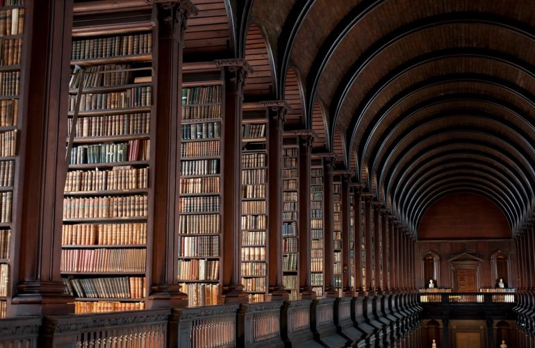 « Dark Academia » : une esthétique « scolaire » ?
