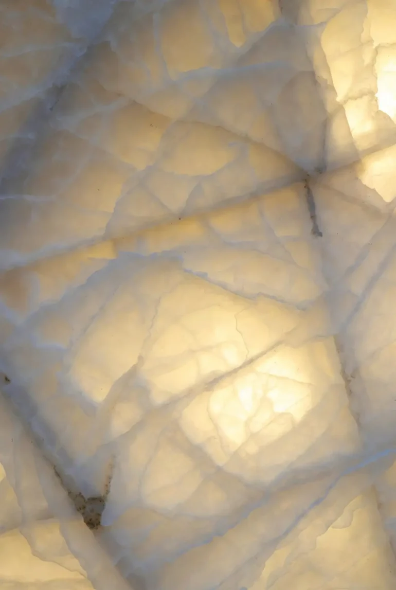 Le Blanc comme Matière : Minimalisme, Radicalité, Spiritualité – Une Exploration Profonde de la Couleur Absente