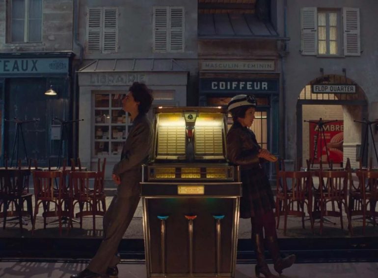 The French Dispatch de Wes Anderson : nécrologie d&rsquo;un journal, et malheureusement d&rsquo;un cinéma