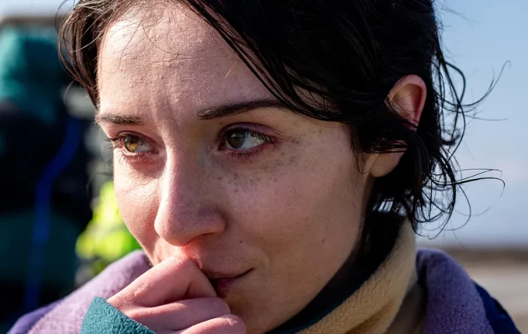 « Les poings desserrés », les yeux ouverts