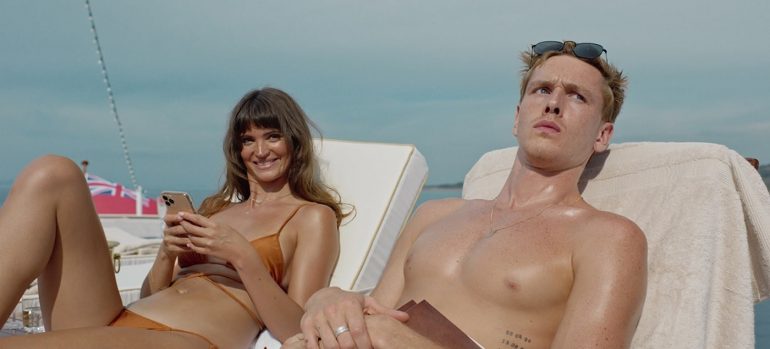 Triangle of Sadness ou la chute (hilarante) de l’empire occidental