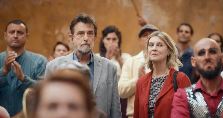 Cannes 2023 : Vers un avenir radieux, chantons dans le vide