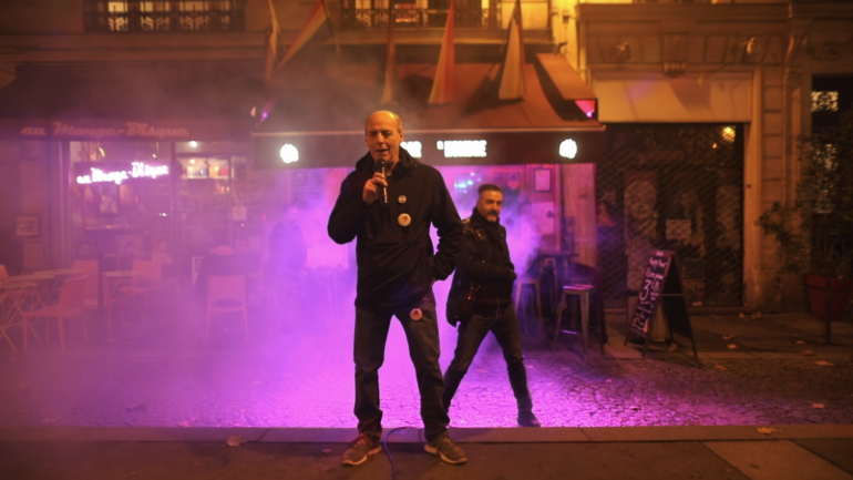 Au clair de la rue : quand les clochards chantent à la belle étoile