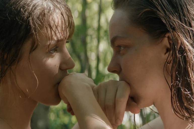 Little Trouble Girls : la tentation des sens dans un corps catholique